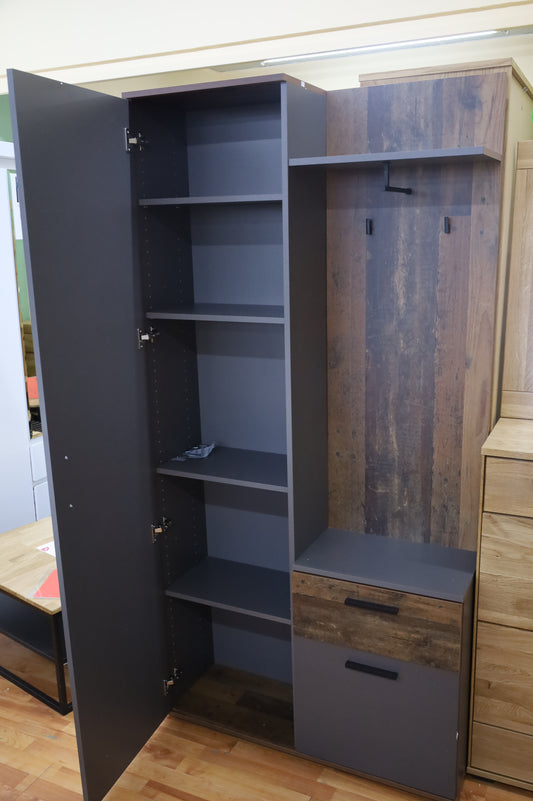 Garderobe in Schwarz + Spiegel Einzelstück